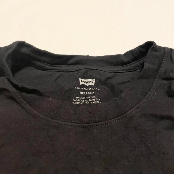 Levis Distressed Relaxed Fit Tshirt Mens Size Medium Shirt - Picture 5 of 16